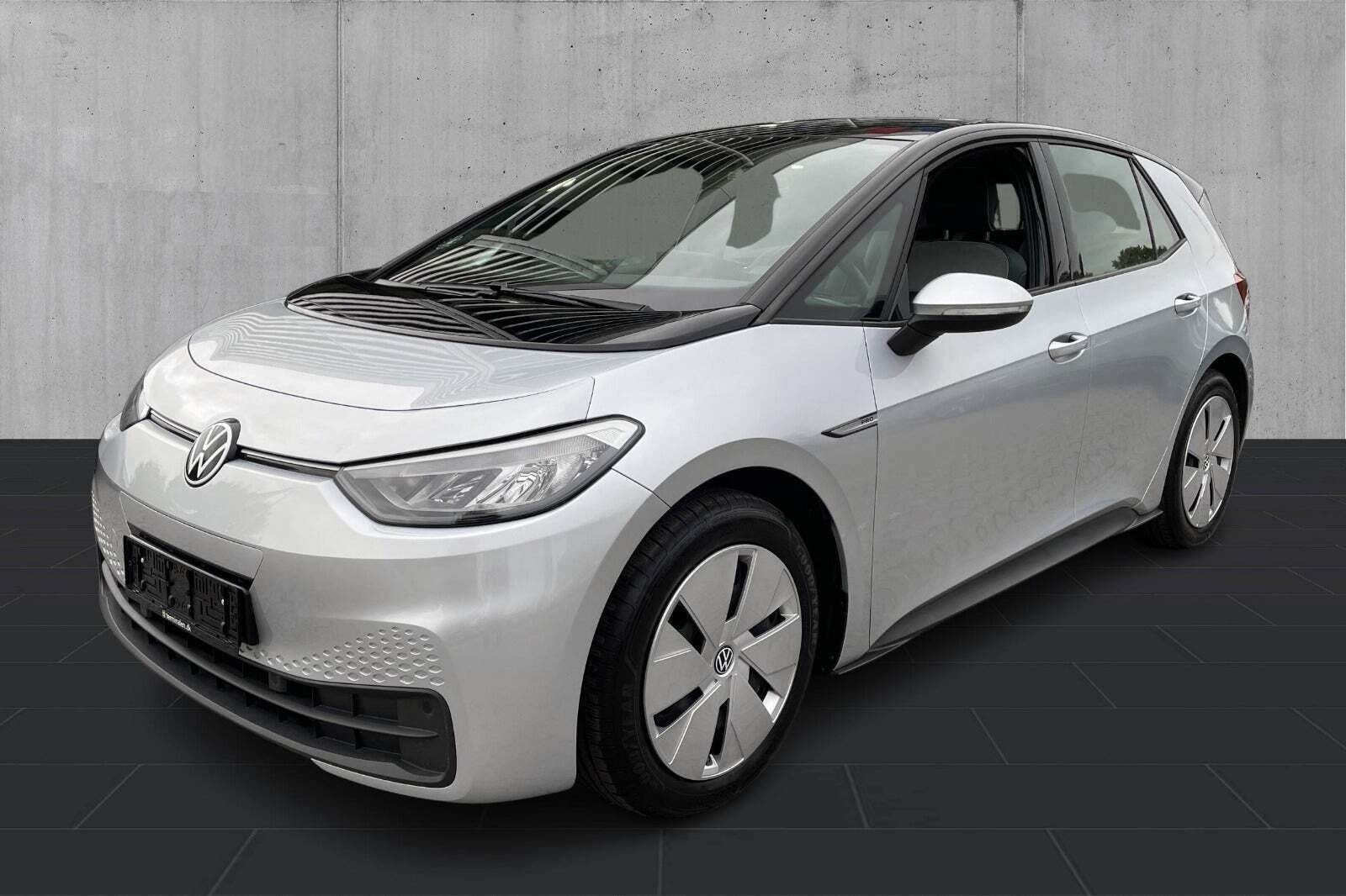 Sølv VW ID.3 fra 2022 set udefra