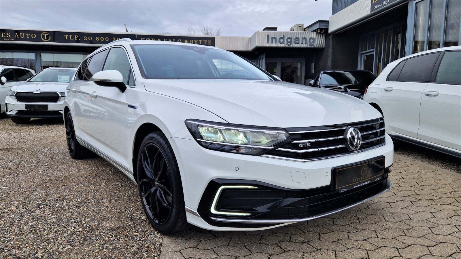 Hvid VW Passat fra 2020