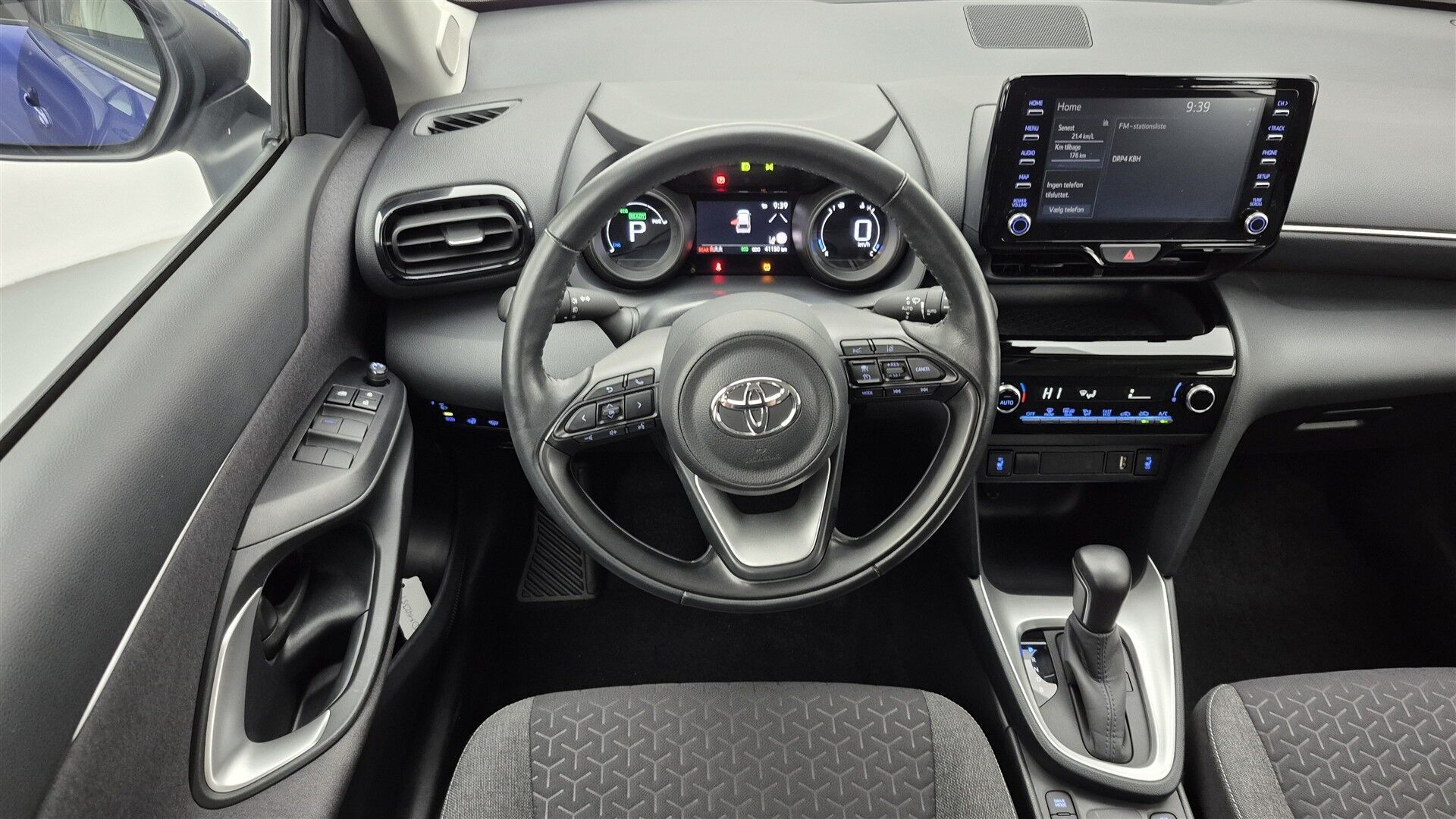 Blå Toyota Yaris Cross fra 2022