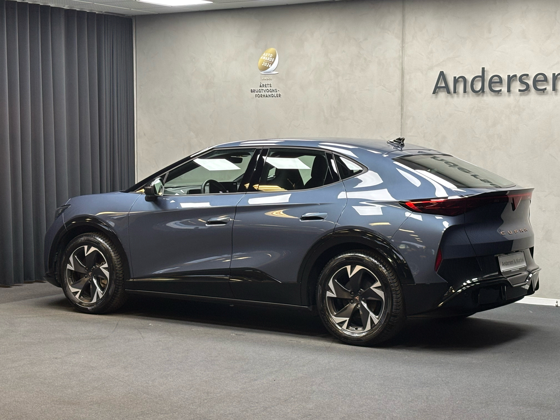 Blå Cupra Tavascan fra 2025