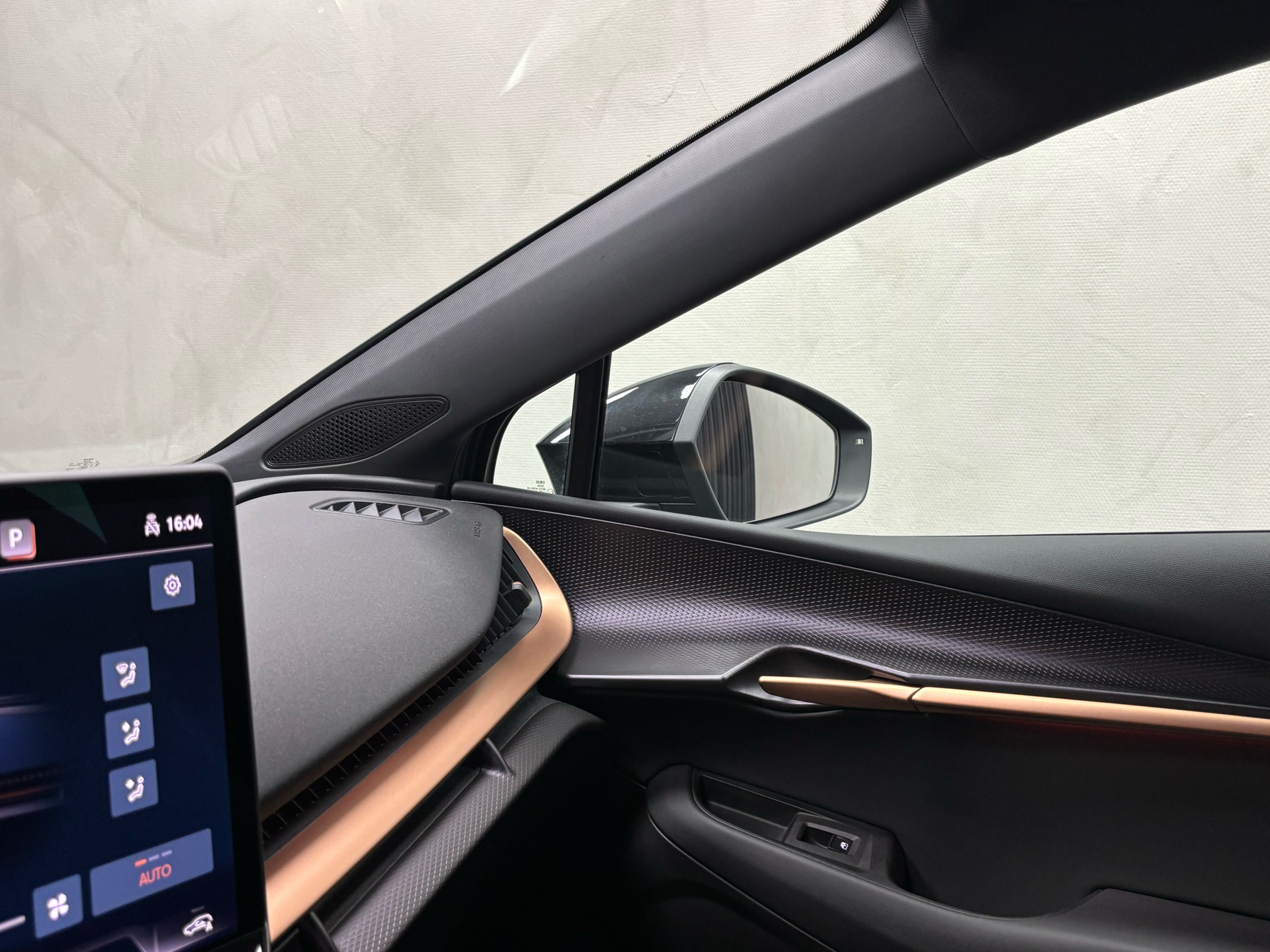 Blå Cupra Tavascan fra 2025