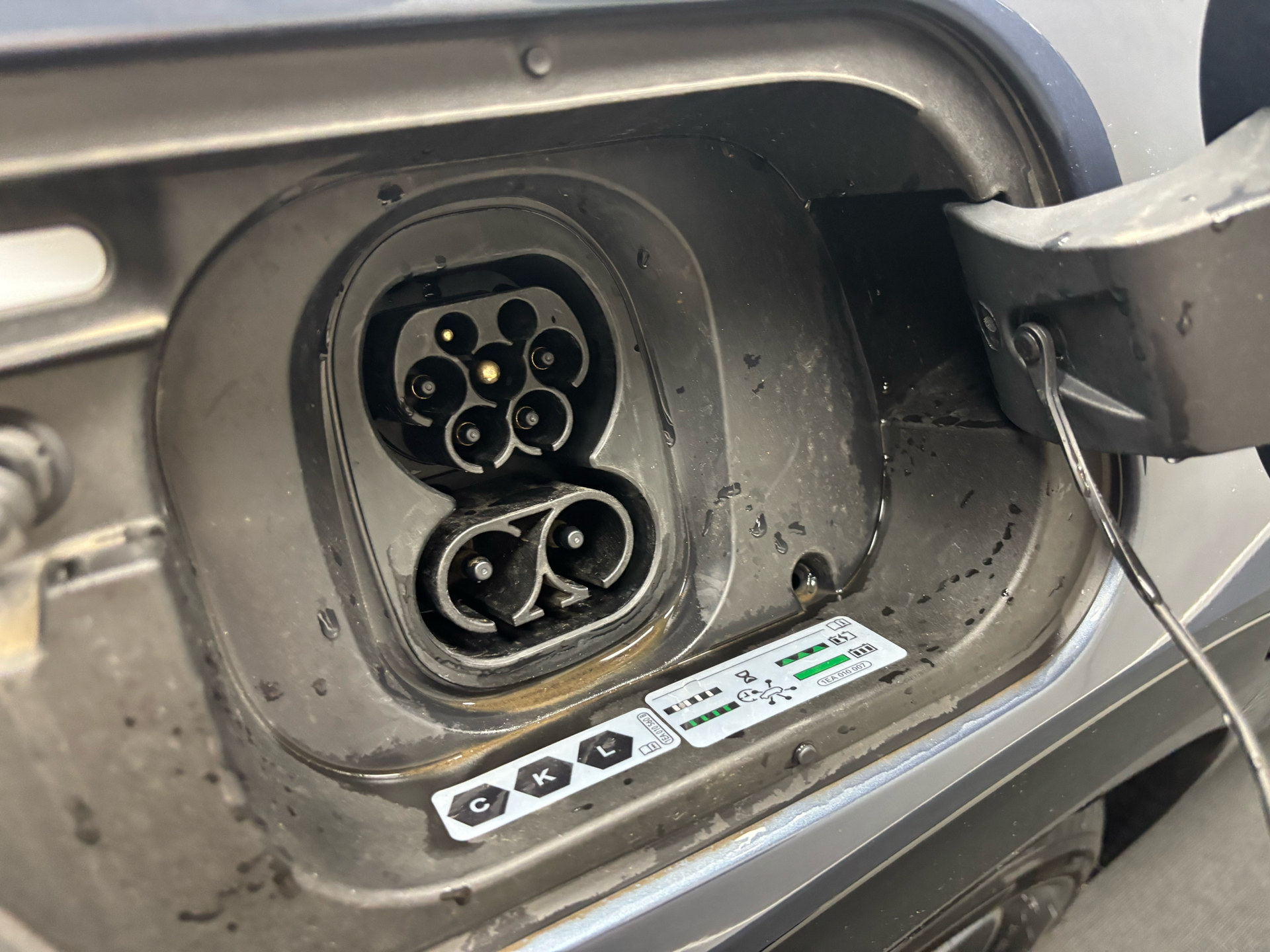Blå Cupra Tavascan fra 2025