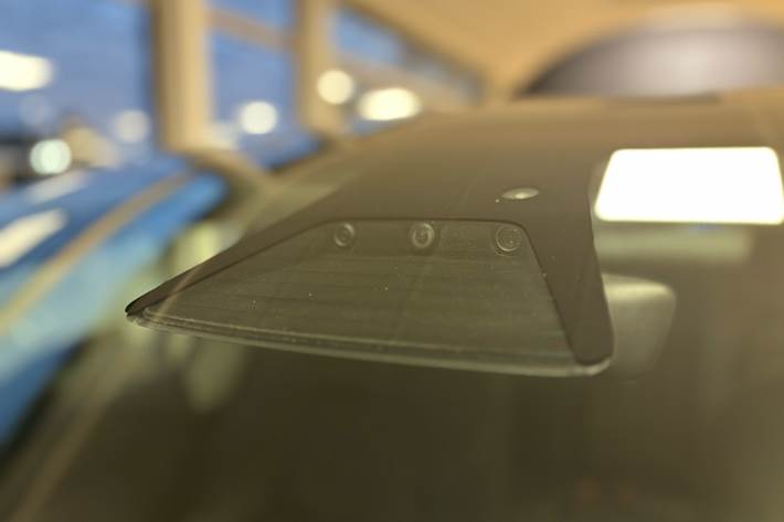 Grå Tesla Model 3 fra 2020
