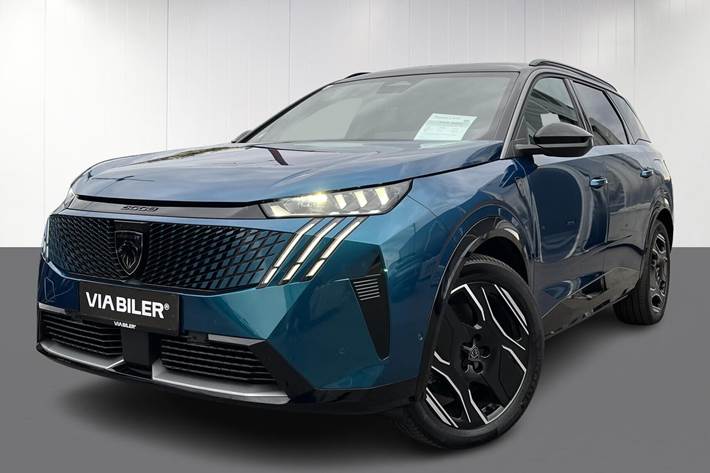 Blå Peugeot e-5008 fra 2024 set udefra
