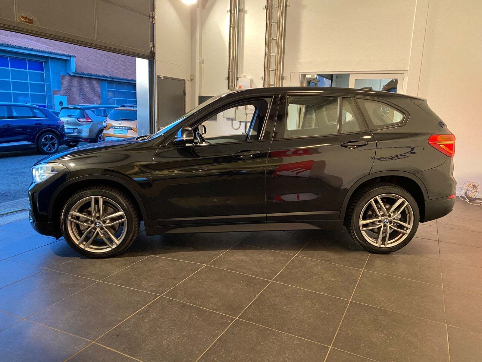 Sort BMW X1 fra 2016