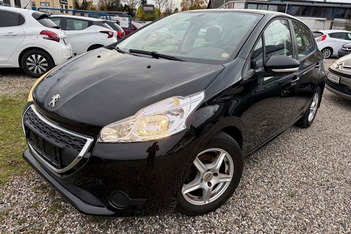 Sort Peugeot 208 fra 2012 set udefra
