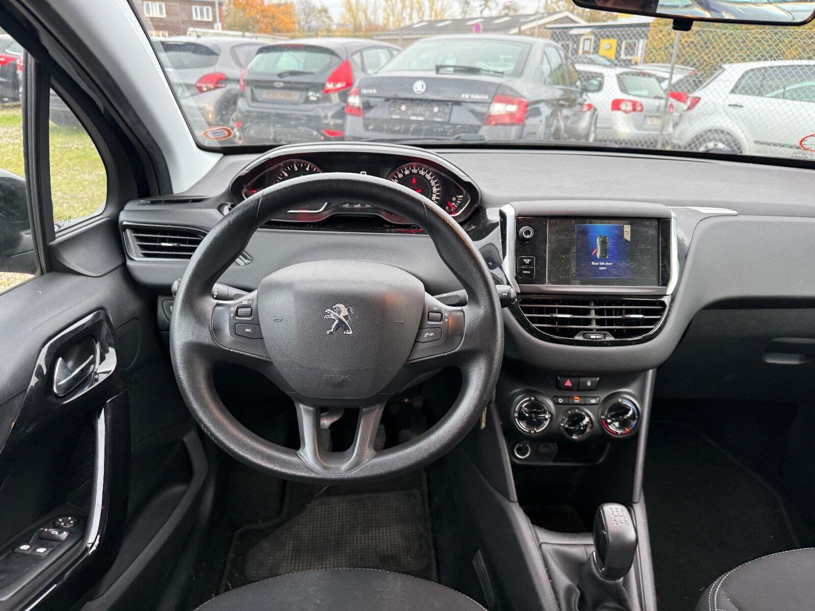 Sort Peugeot 208 fra 2012