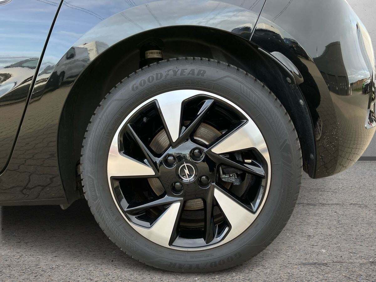 Sort Opel Corsa-e fra 2023