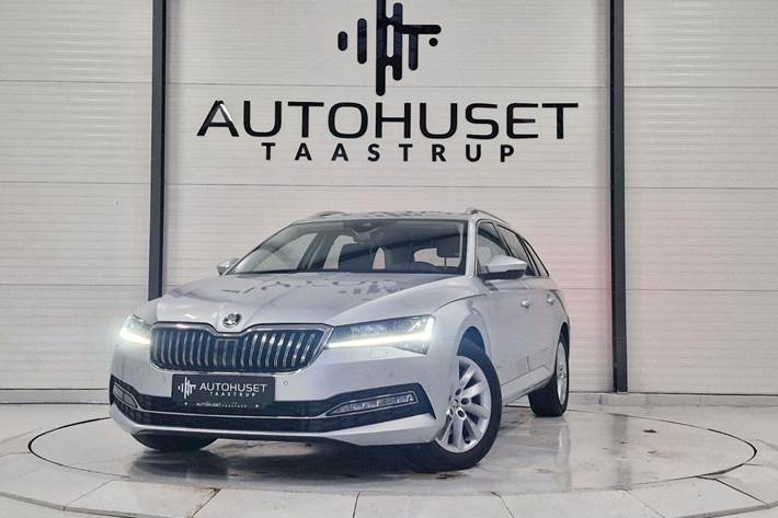 Sølv Skoda Superb fra 2020 set udefra