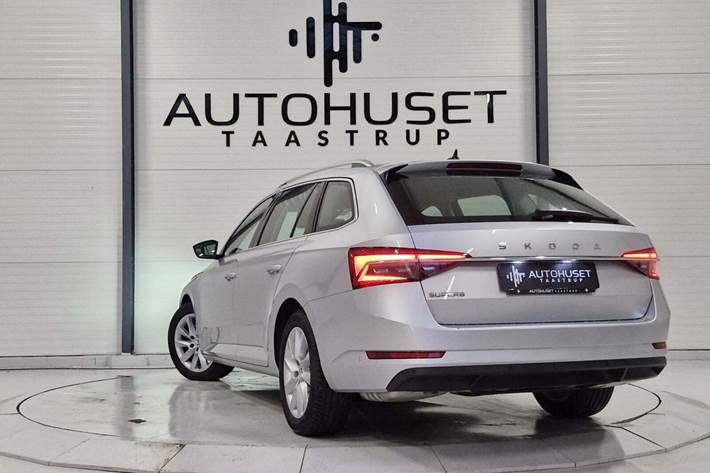 Sølv Skoda Superb fra 2020
