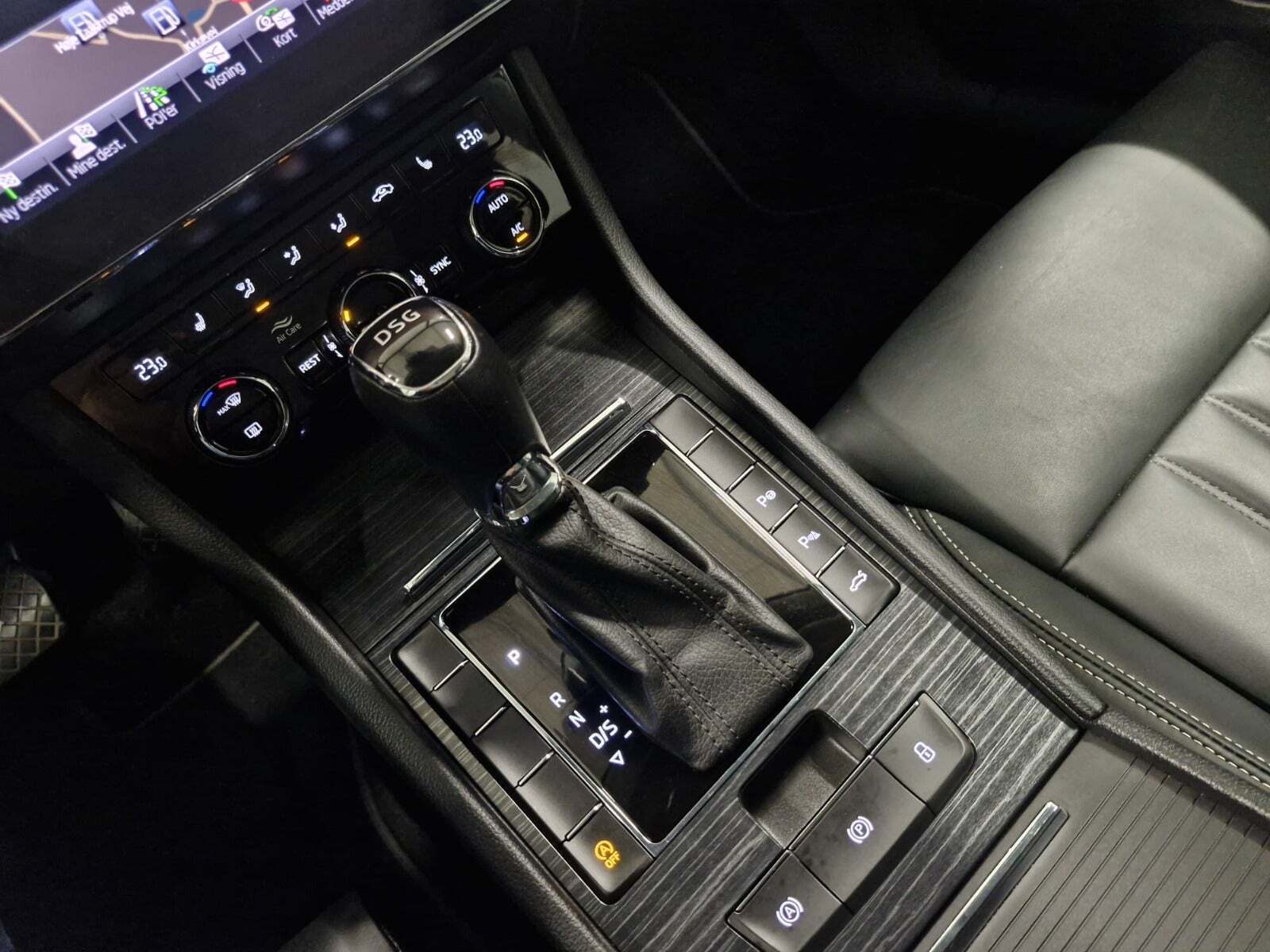 Sølv Skoda Superb fra 2020