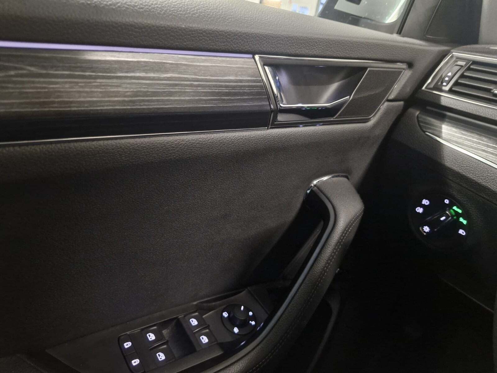 Sølv Skoda Superb fra 2020