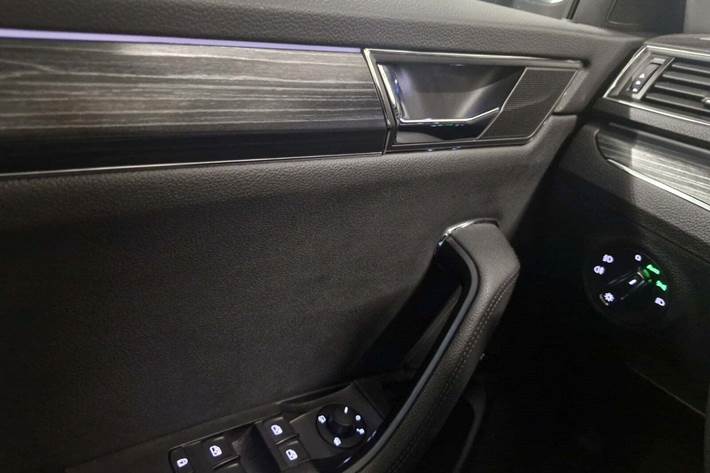 Sølv Skoda Superb fra 2020