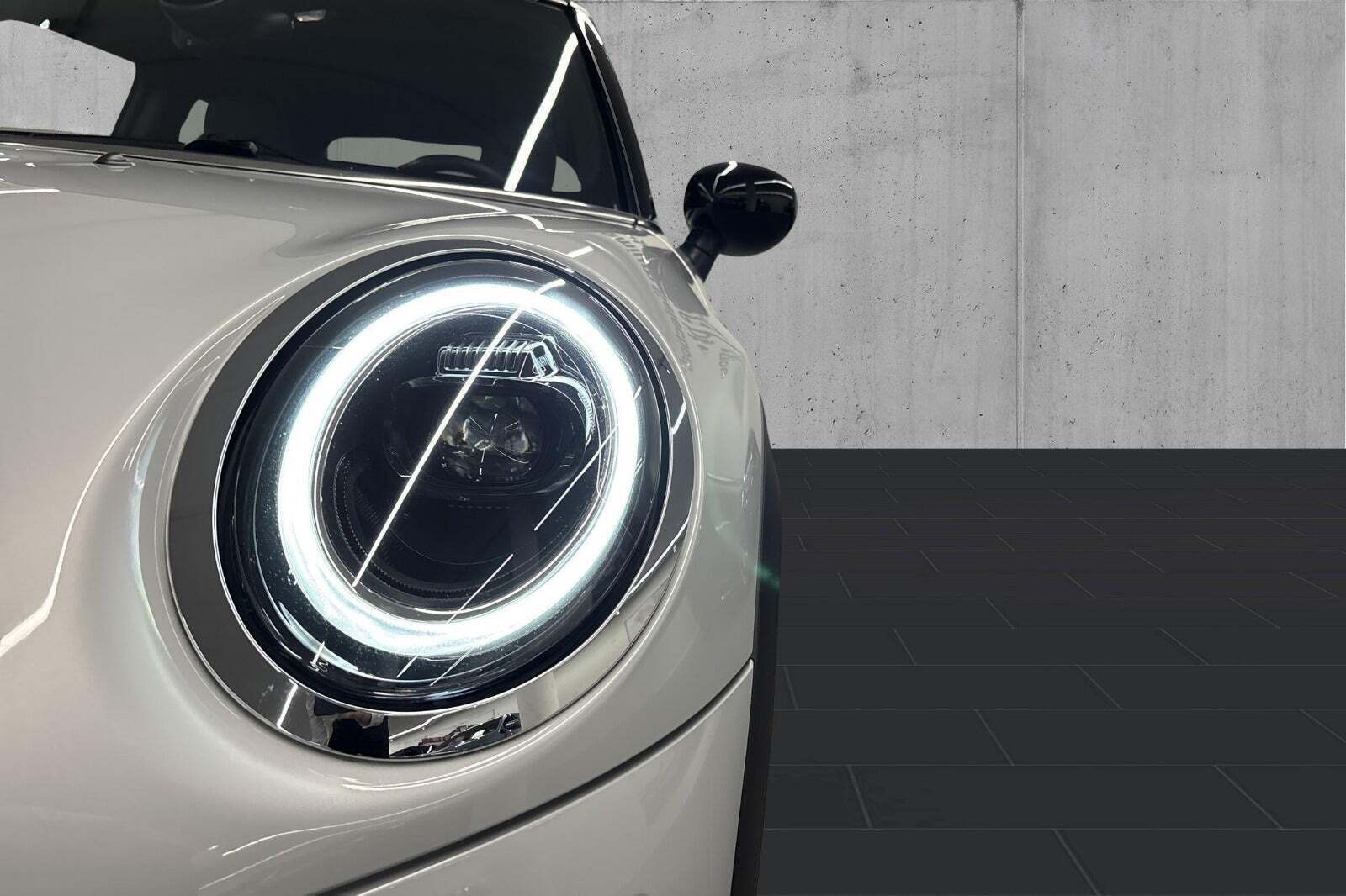 Sølv Mini Cooper SE fra 2022