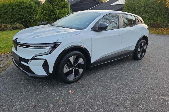 Hvid Renault Megane E-Tech fra 2023 set udefra
