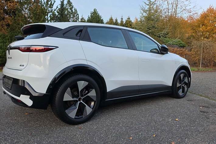 Hvid Renault Megane E-Tech fra 2023