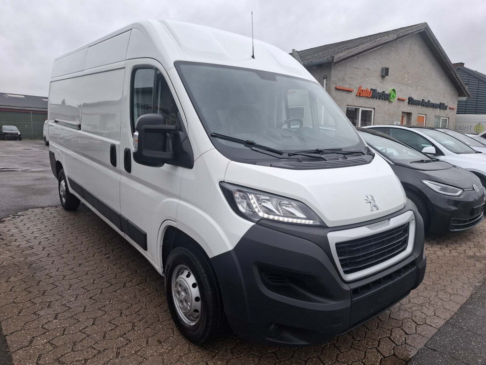 Peugeot Boxer 333 2,2 BlueHDi 165 L3H2 Premium