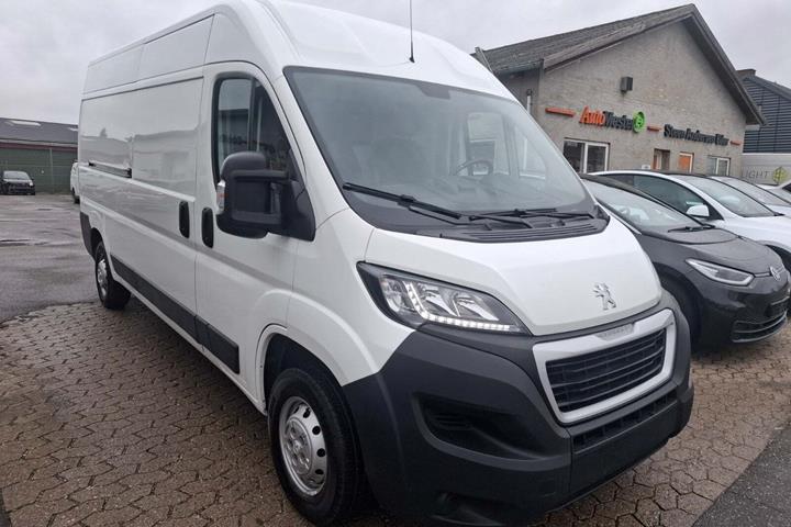 Hvid Peugeot Boxer 333 fra 2021