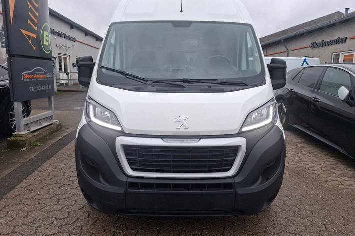 Hvid Peugeot Boxer 333 fra 2021