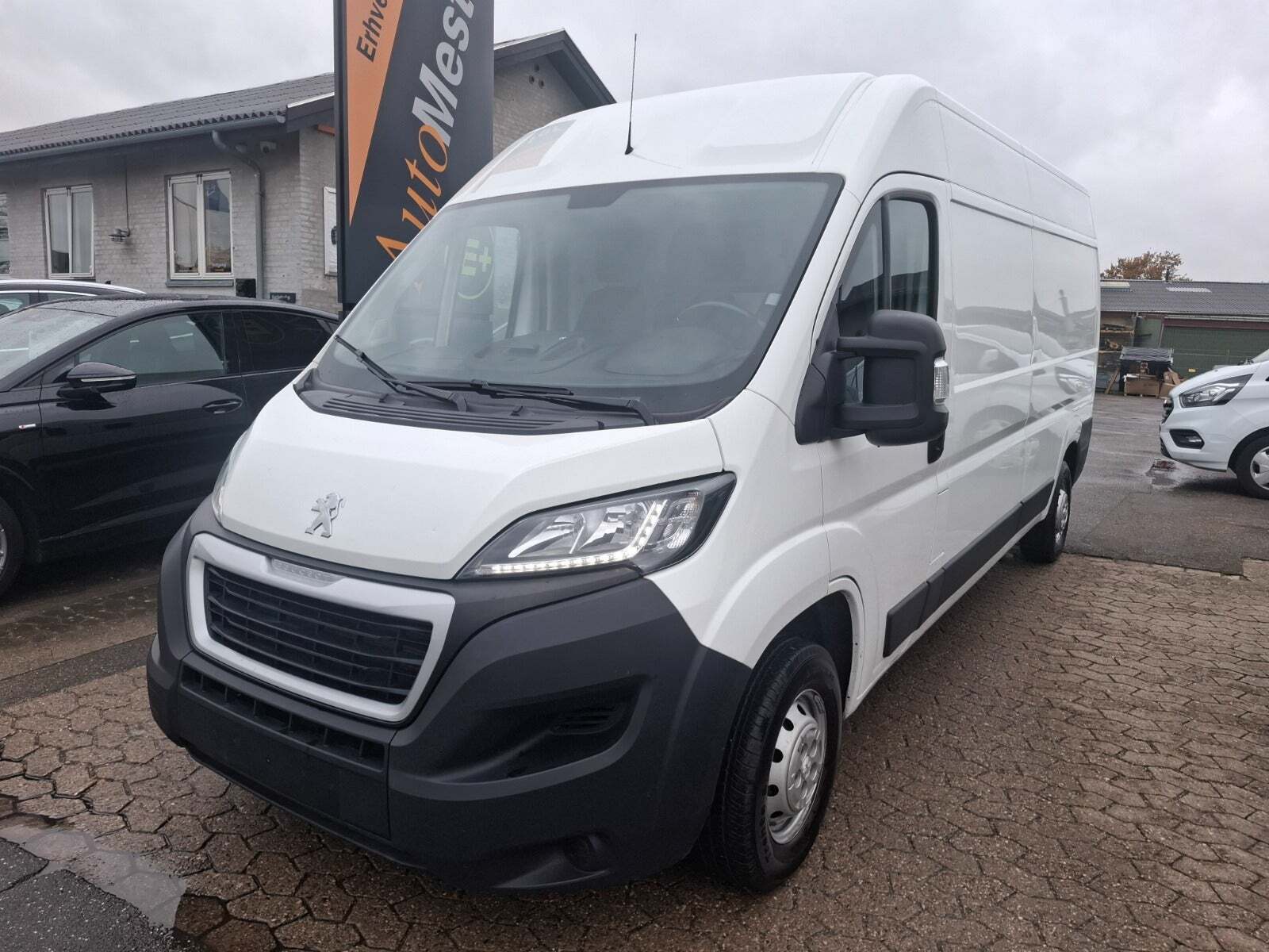 Hvid Peugeot Boxer 333 fra 2021