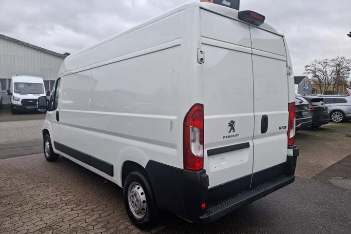 Hvid Peugeot Boxer 333 fra 2021