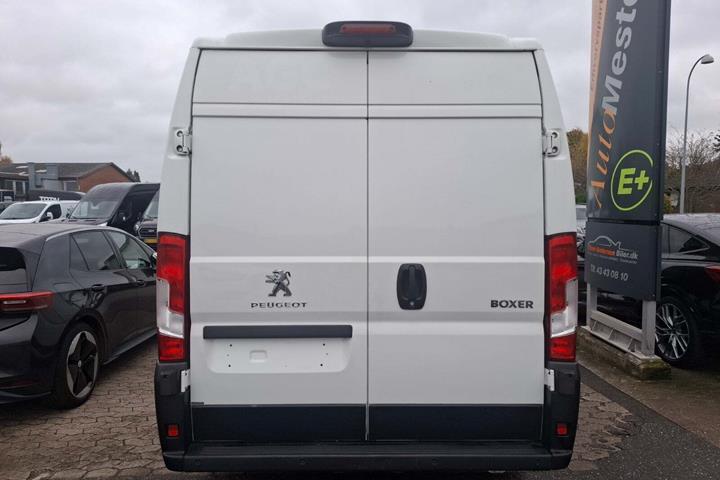 Hvid Peugeot Boxer 333 fra 2021
