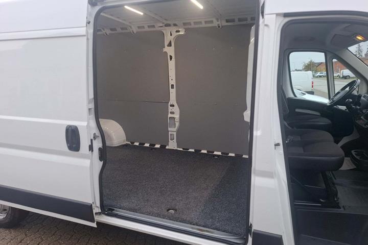 Hvid Peugeot Boxer 333 fra 2021