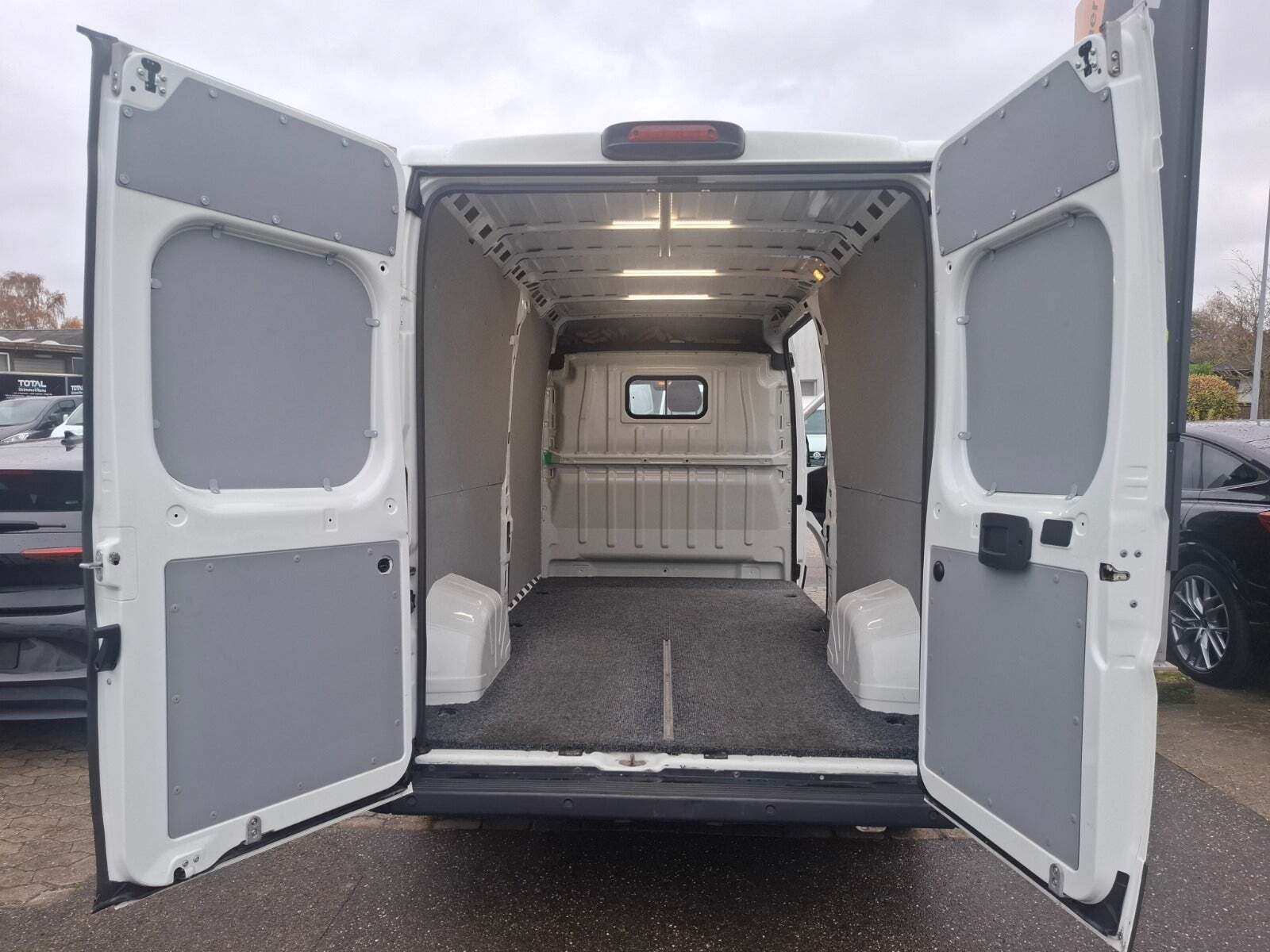 Hvid Peugeot Boxer 333 fra 2021