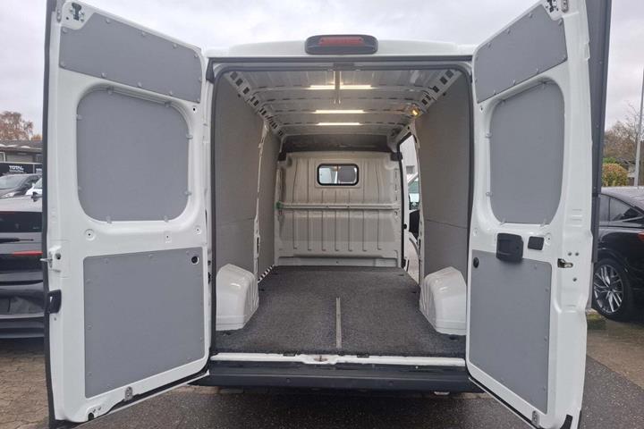 Hvid Peugeot Boxer 333 fra 2021