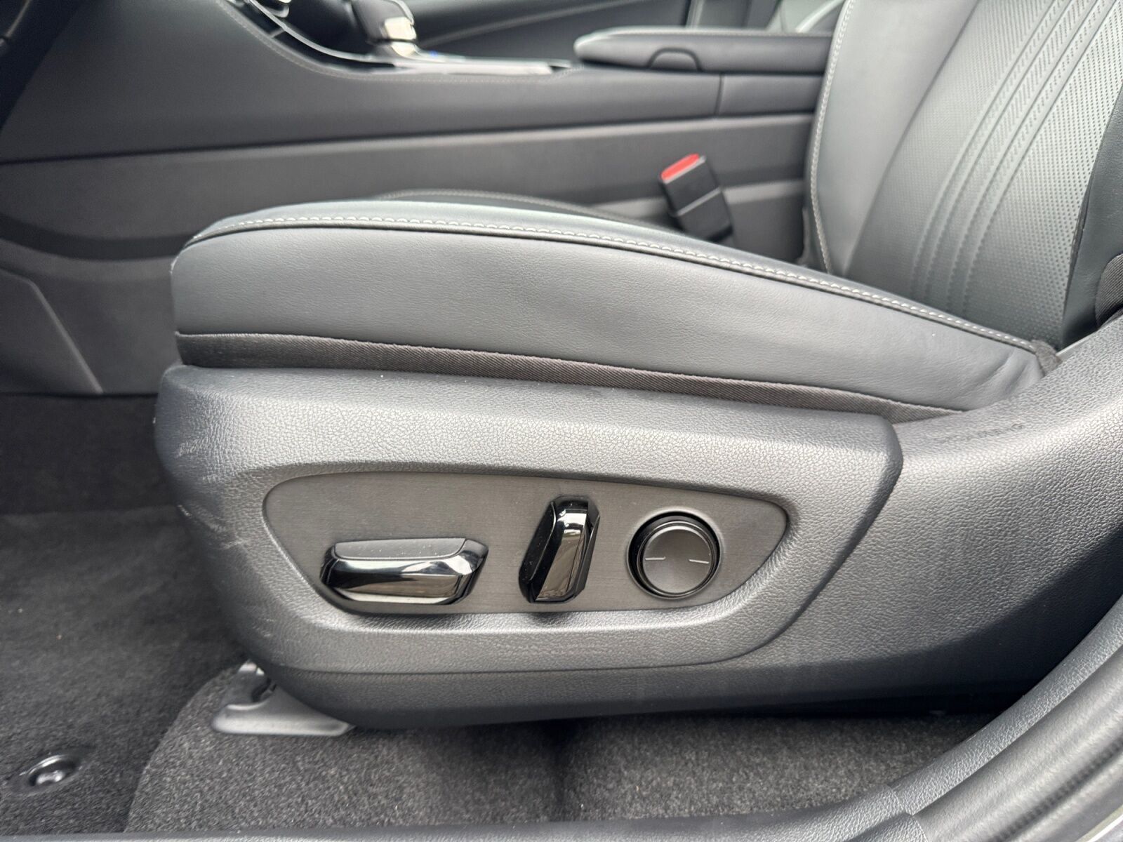 Grå Lexus NX fra 2024