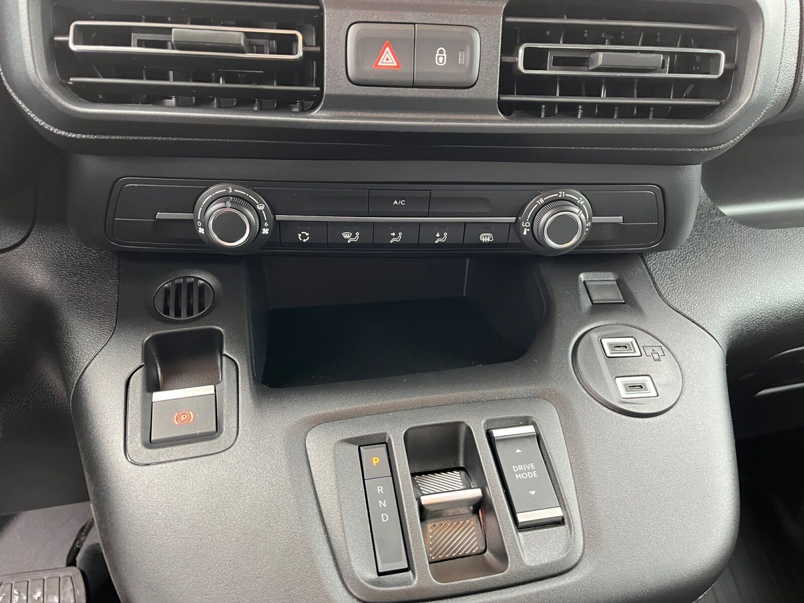 Hvid Toyota Proace City Electric fra 2025