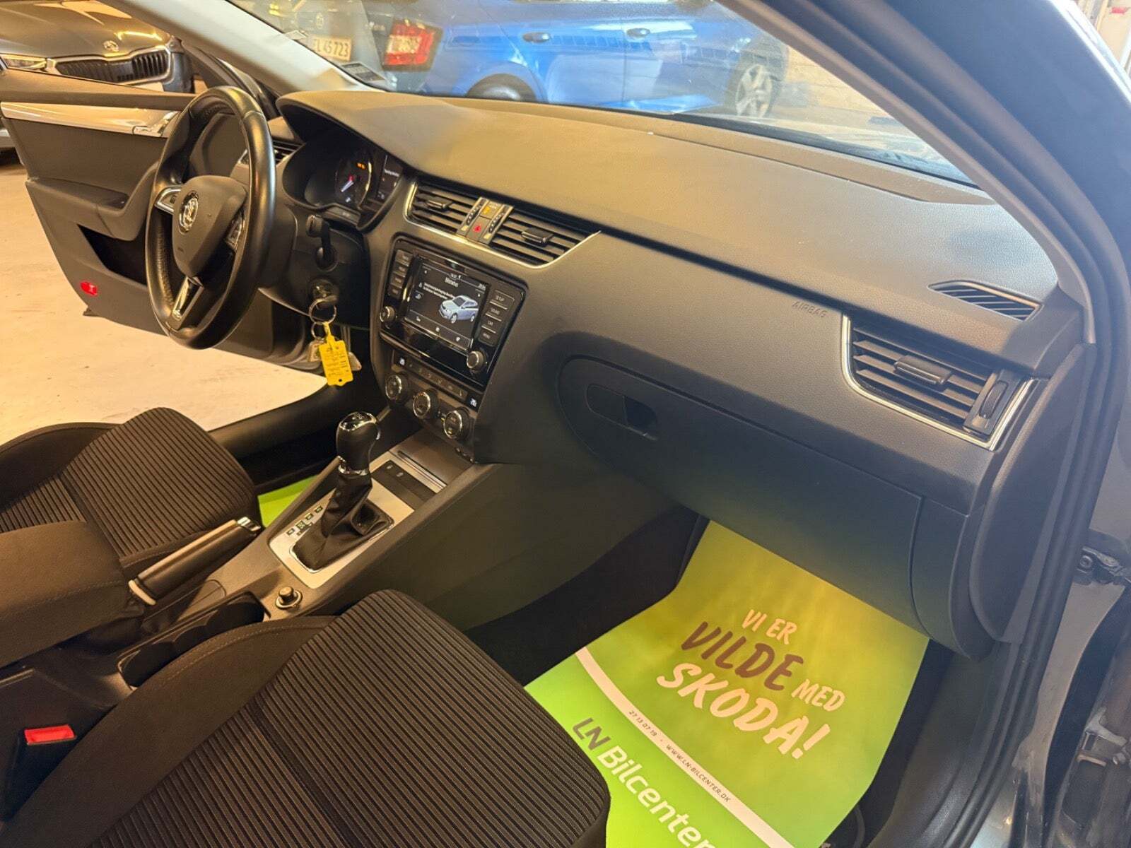 Grå Skoda Octavia fra 2016