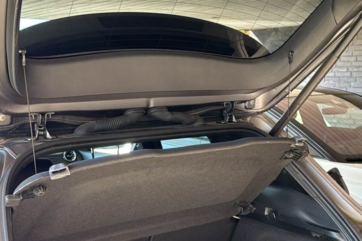 Grå Mercedes EQA fra 2021