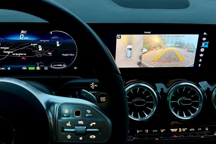Grå Mercedes EQA fra 2021