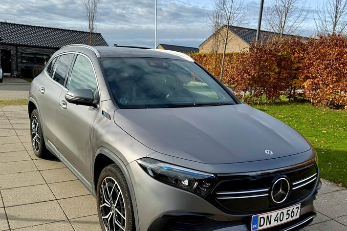 Grå Mercedes EQA fra 2021