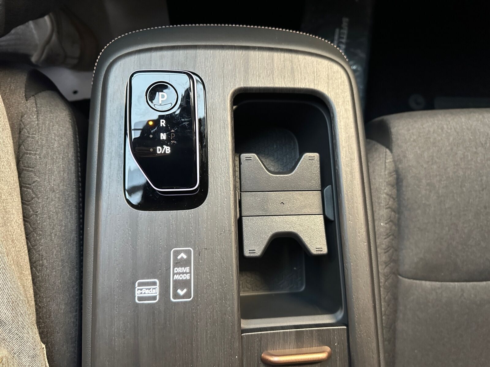 Sort Nissan Ariya fra 2025