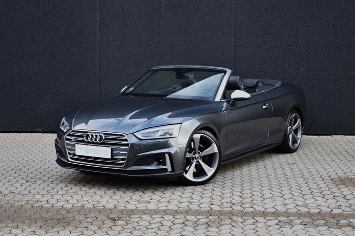 Grå Audi S5 fra 2018 set udefra
