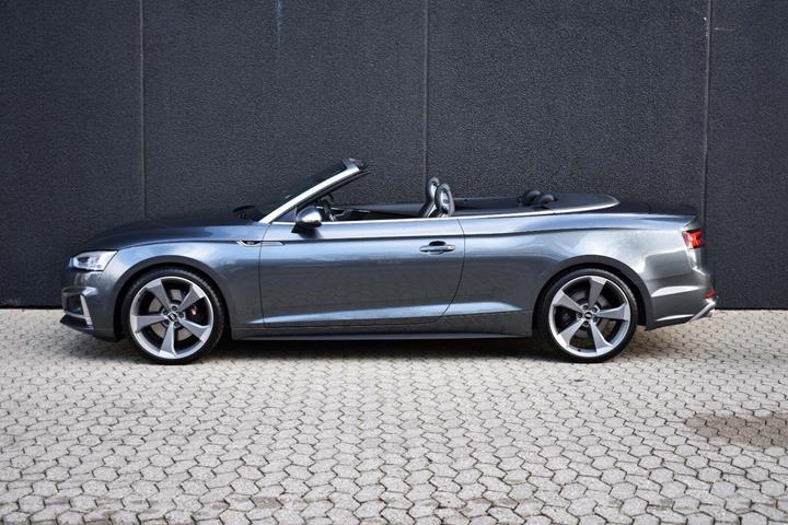 Grå Audi S5 fra 2018