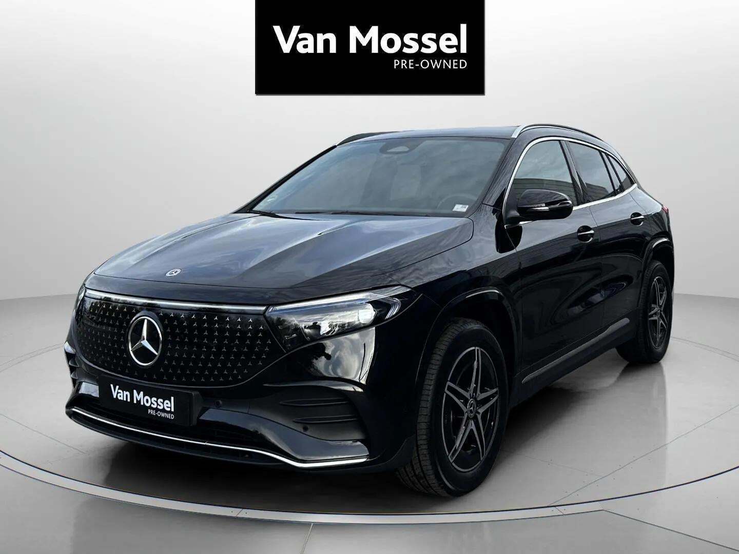 Sort Mercedes EQA250+ fra 2025 set udefra