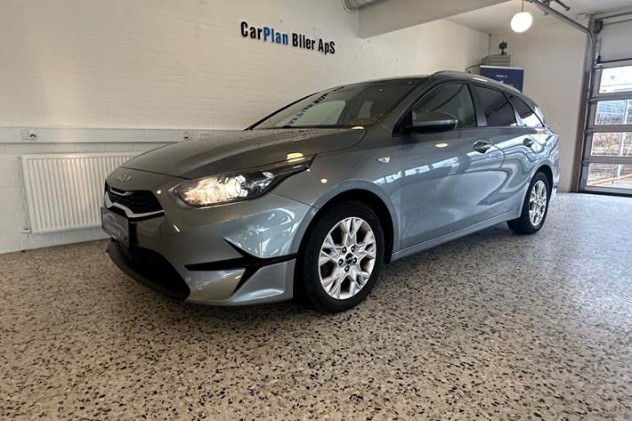 undefined Kia Ceed fra 2022 set udefra