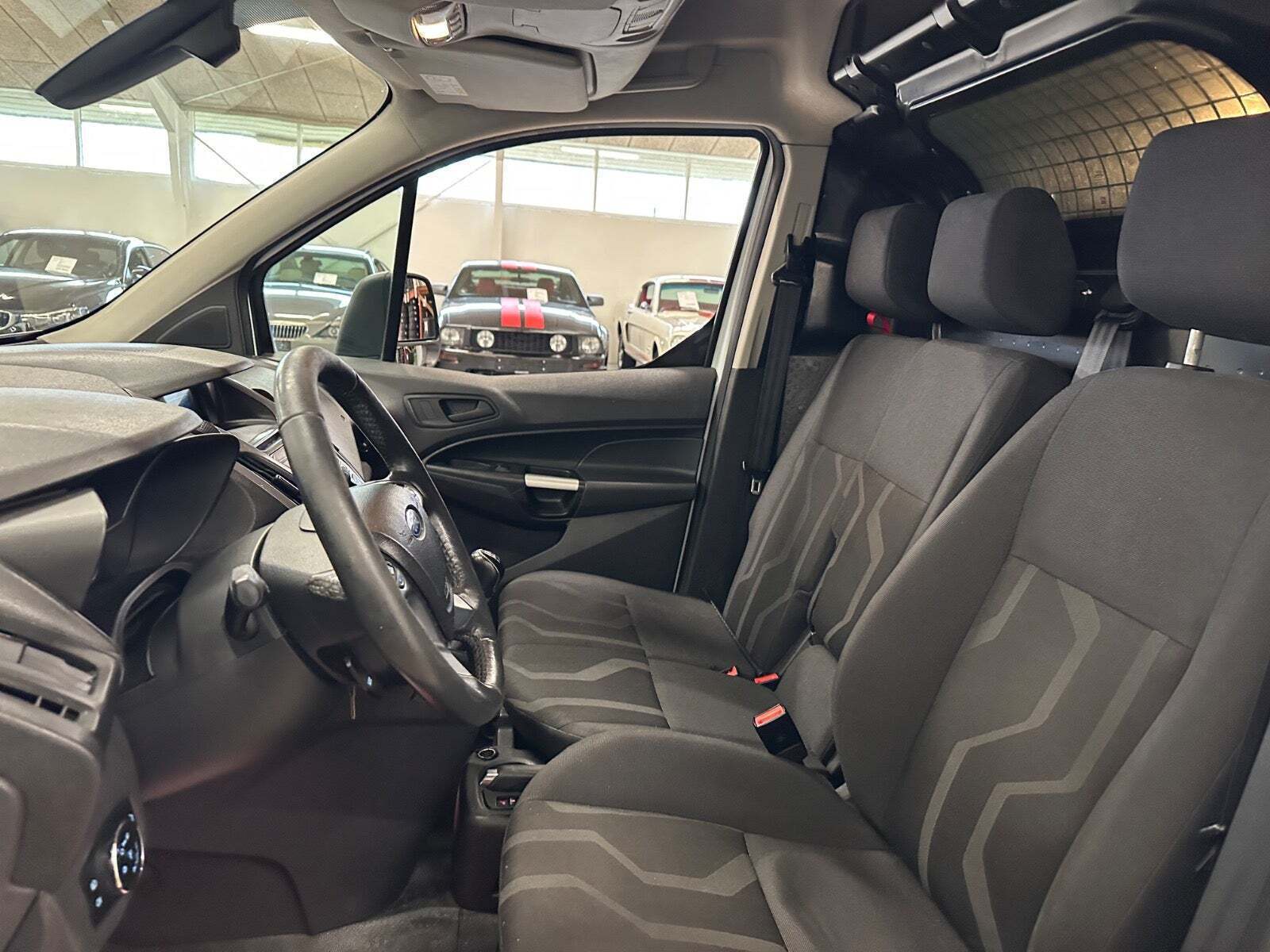 Hvid Ford Transit Connect fra 2015