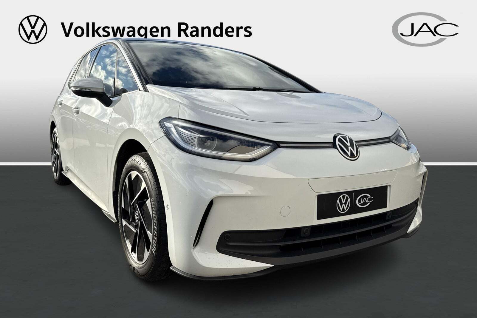 Hvid VW ID.3 fra 2025 set udefra