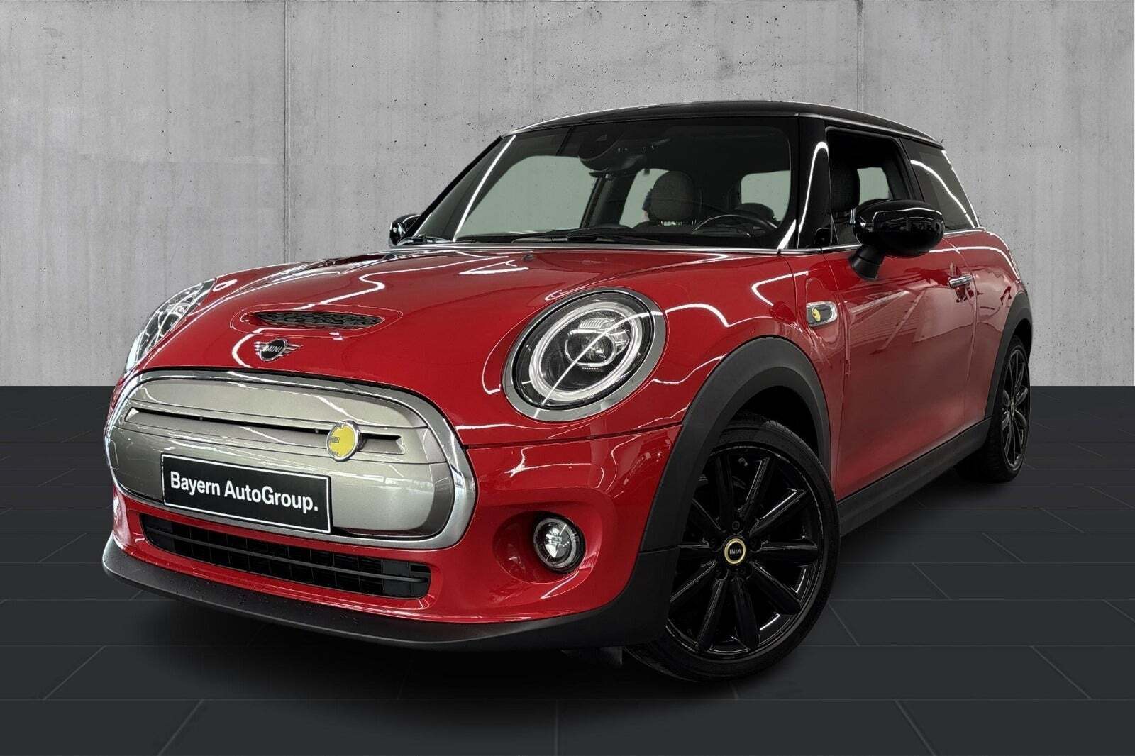Rød Mini Cooper SE fra 2020 set udefra