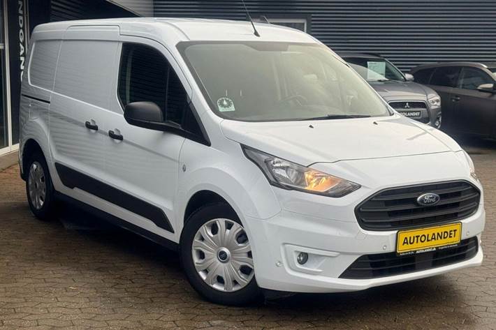 Hvid Ford Transit Connect fra 2020 set udefra