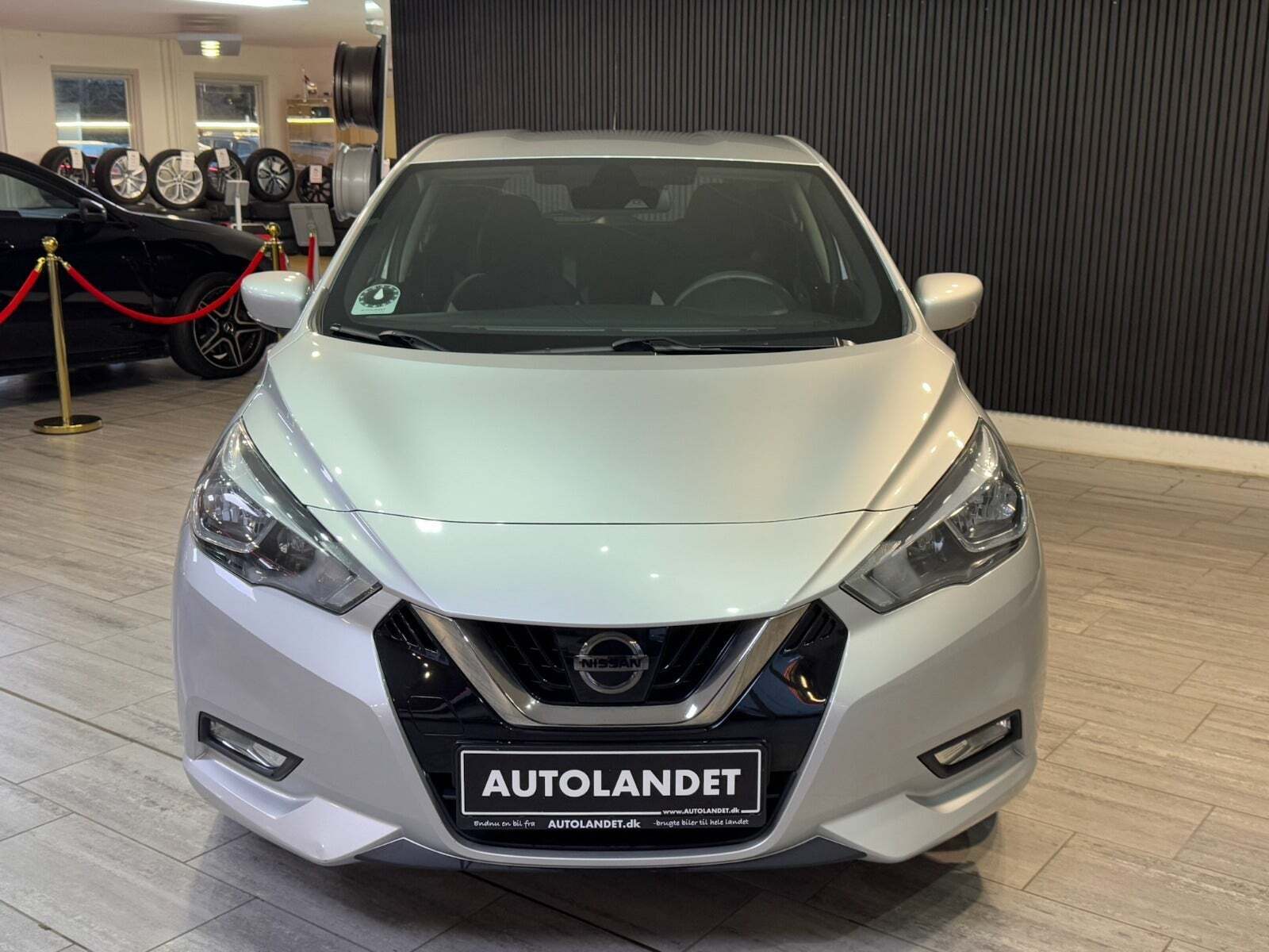 Sølv Nissan Micra fra 2019