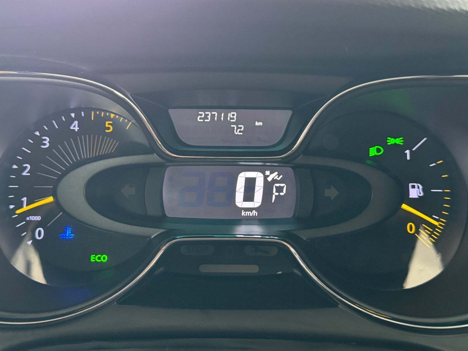 Orange Renault Captur fra 2015