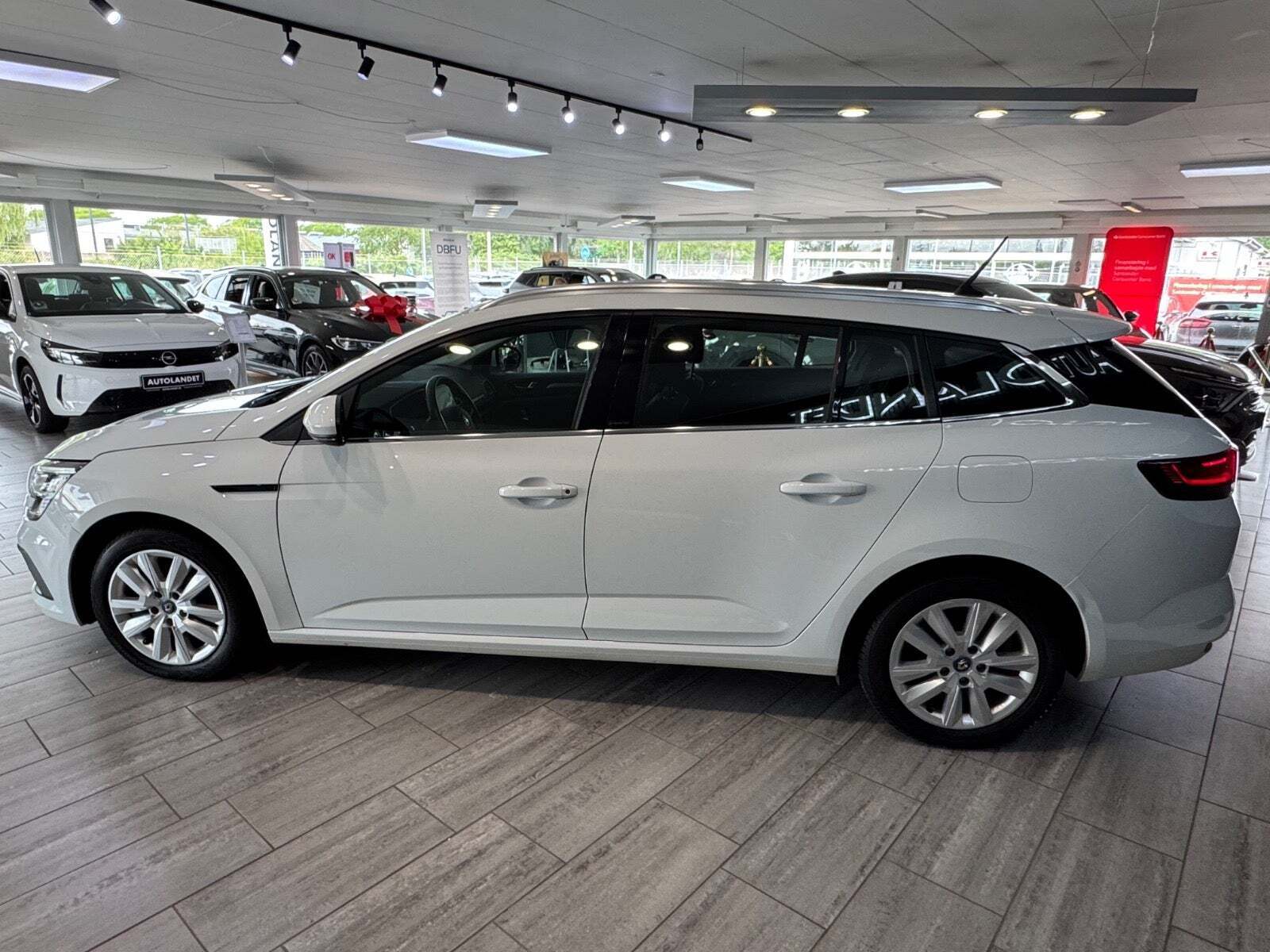 Hvid Renault Megane IV fra 2021