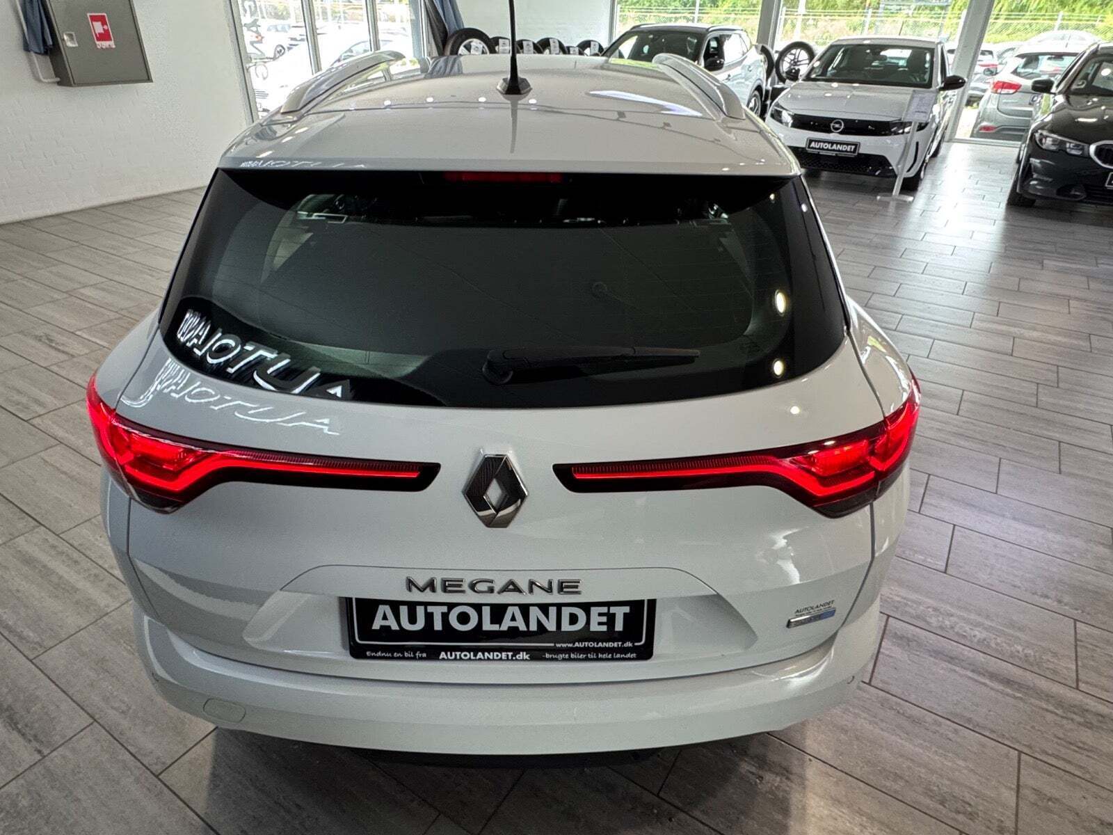 Hvid Renault Megane IV fra 2021