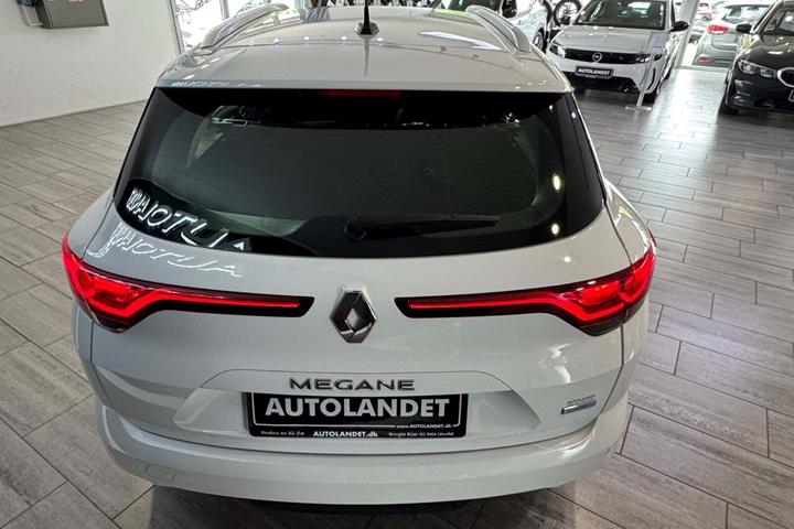 Hvid Renault Megane IV fra 2021