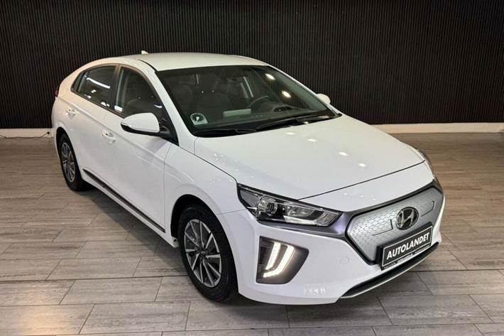 Hvid Hyundai Ioniq fra 2021 set udefra